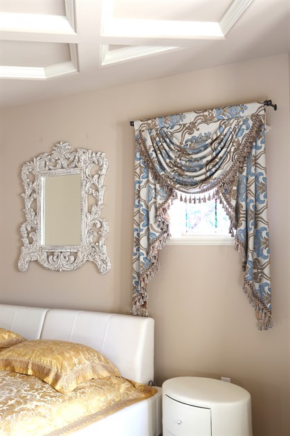 Picture of Masquerade Ball - Classic Overlapping Style