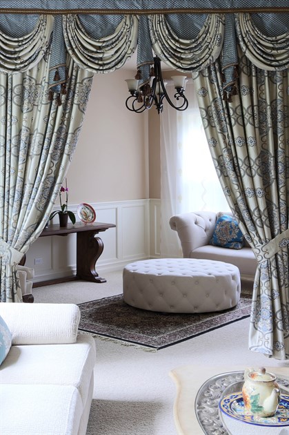 Picture of Persian Dance - Mix & Match Fabrics with Spiral jabots 100''