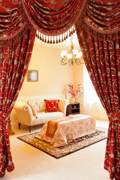 Picture of Louis XVI Royal Red - 100''
