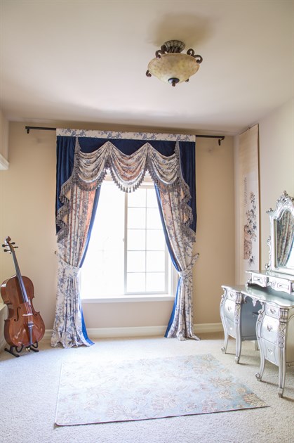 Picture of Pheasant On Rose Vine Blue - Austrian Pelmet Style