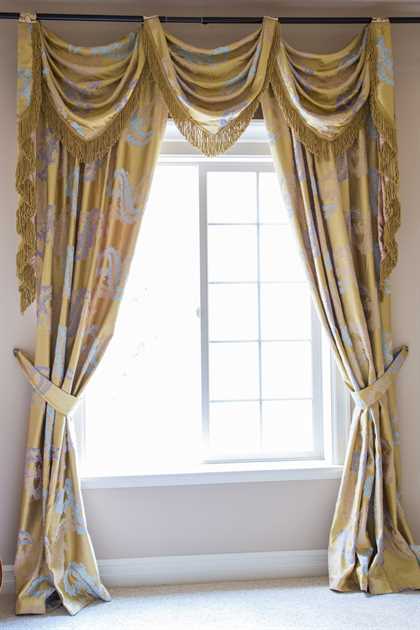 Picture of Royal Gold Big Leaf Full Set 70''W