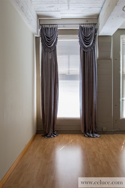 Picture of Silver Pearl Dahlia - Panel With Swag Style