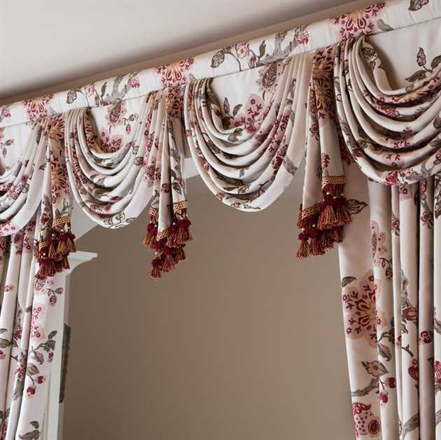 Picture of La Traviata - Swag Pelmet Style