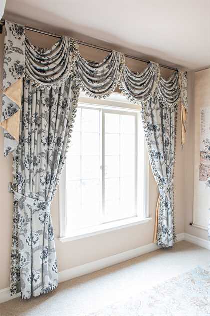 Picture of Fleur Noir Full Set 110"W