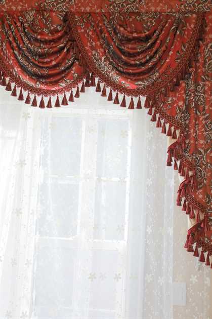 Picture of Scarlet Garden - Half Overlapping Style