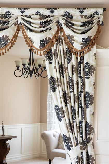Picture of Black and Ivory Floral - Austrian Diamond Style