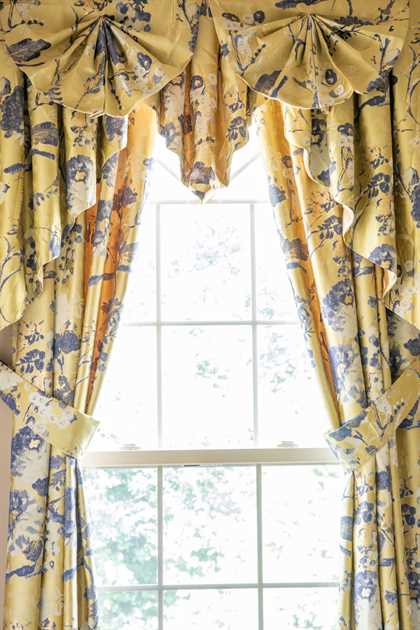 Picture of Yellow Kimono - Paris Salon Cascade Style