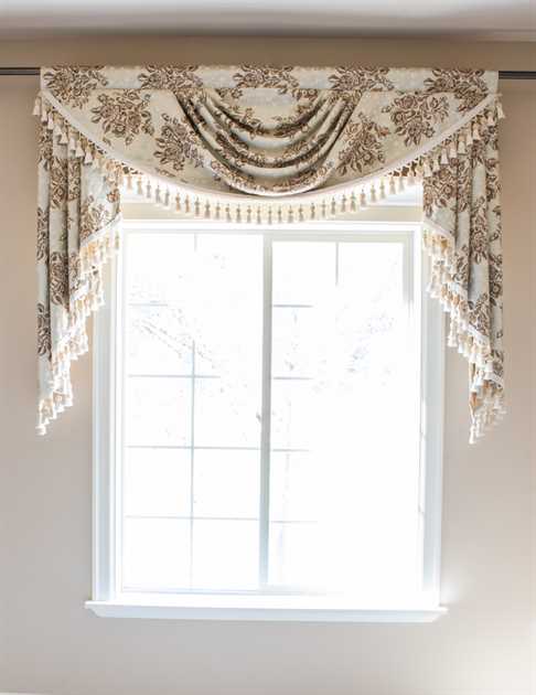 Picture of Brown Floral 70"W