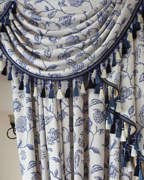 Picture of Blue and White - Classic Overlapping Style