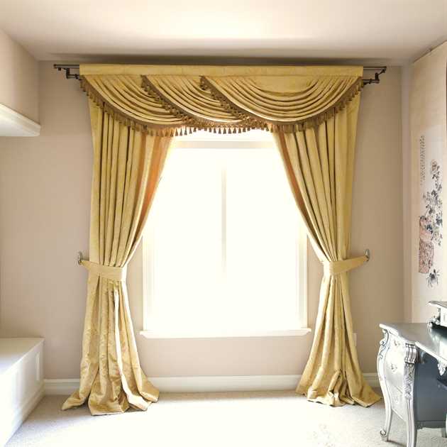 Picture of Silk Golden Garden - Wide Overlapping Tailless Style